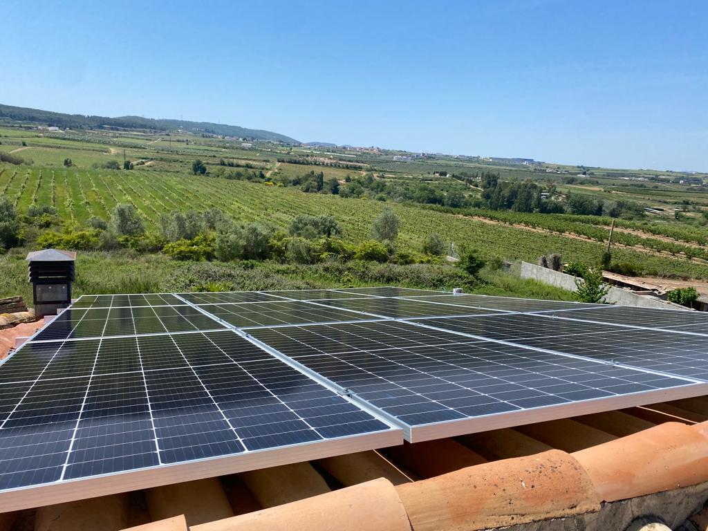 Instalación Fotovoltaica para Autoconsumo de 6 kW y Aerotermia en Sant Pau d’Ordal.