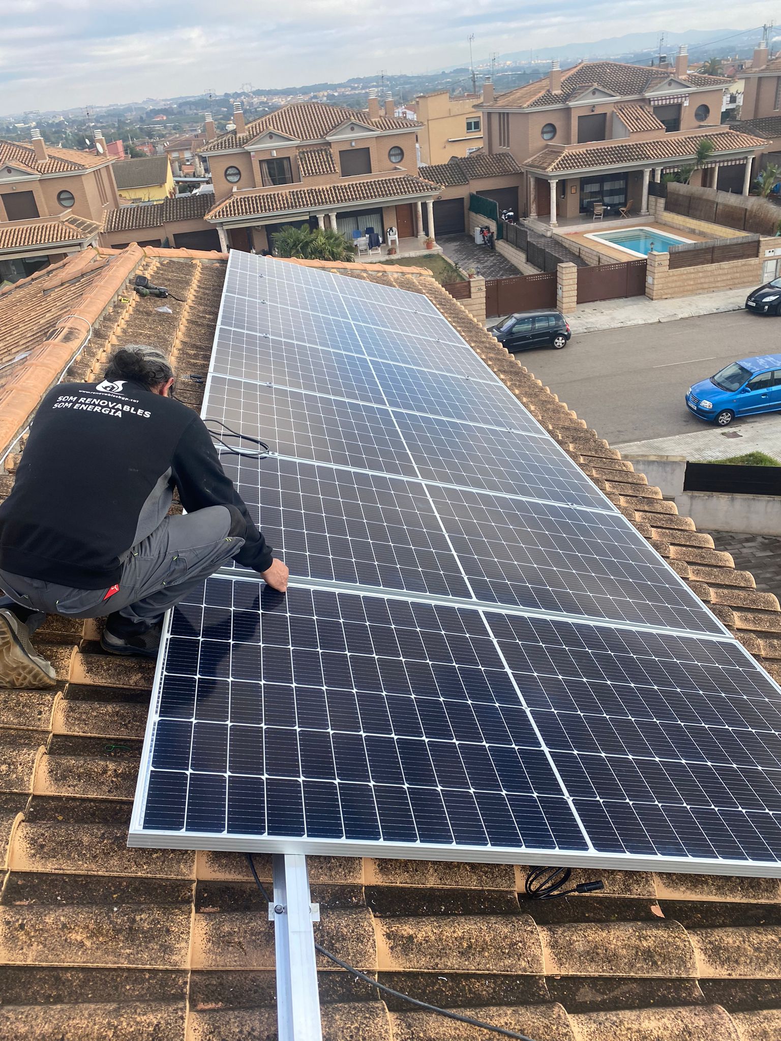 La hibridació de sistemes de climatització: Aerotèrmia, geotèrmia i energia solar per a un màxim rendiment