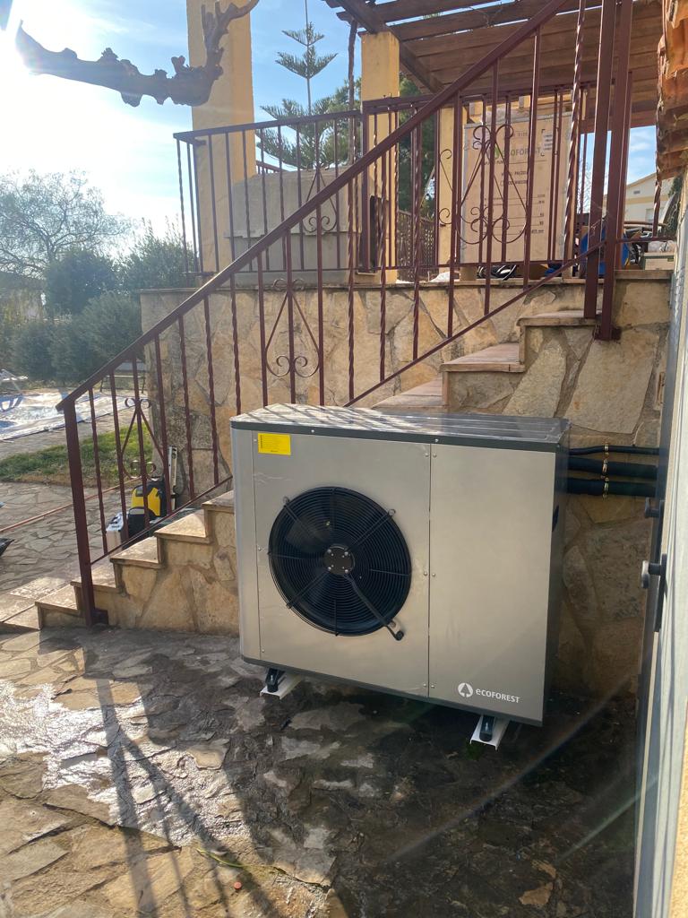 Substitució caldera de propà per Aerotèrmia ECOFOREST de 12 kW a Sant Jaume dels Domenys