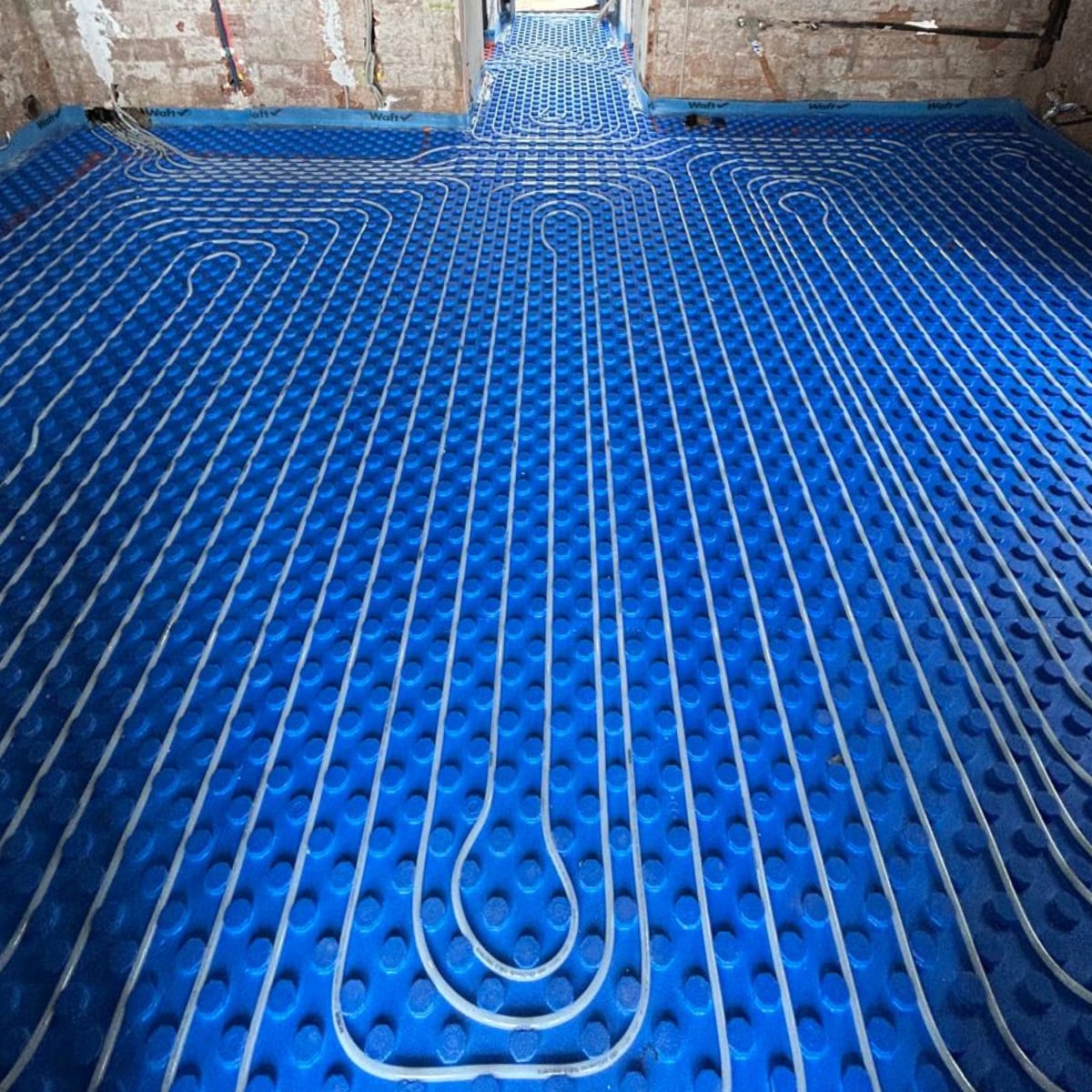 Terra radiant refrescant amb aerotermia: Una solució eficient i sostenible per al confort tèrmic